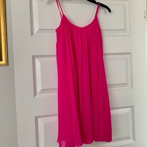 ✨💕Fuschia Flowy Cocktail Dress ✨💕